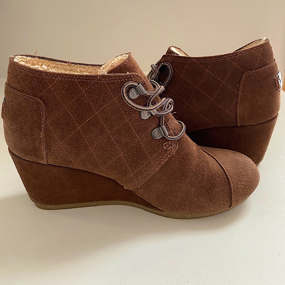 Tom’s suede sherpa lined wedges